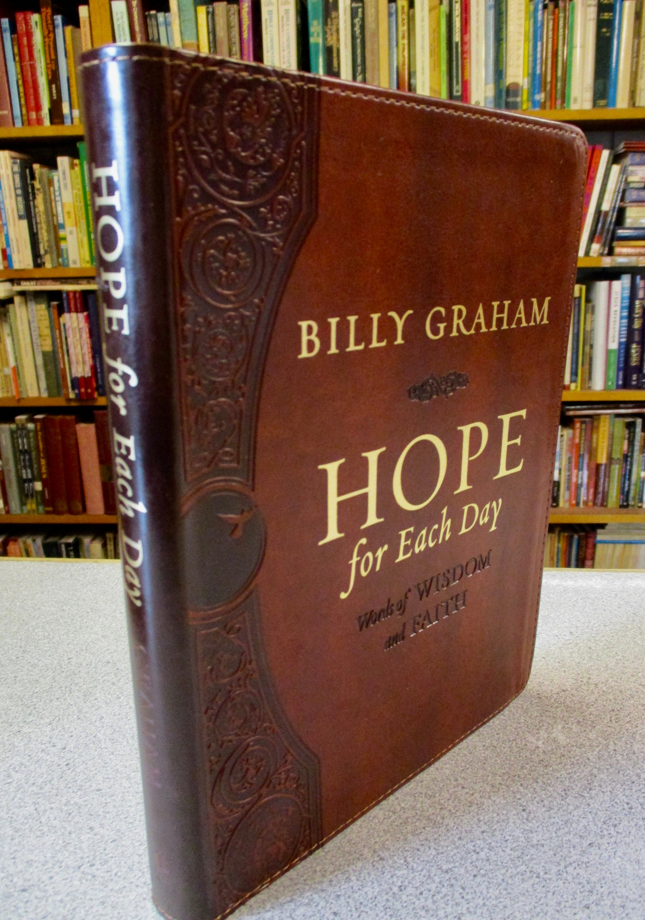 PERSONALIZED HOPE for Each Day Billy Graham Devotional Brown