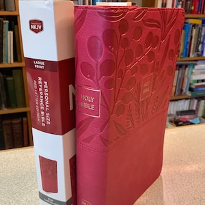 Personalized NKJV Personal Size Reference Bible - Large Print - Pink Flowered  Leathersoft* - New King James - Custom Engraved Name Imprint