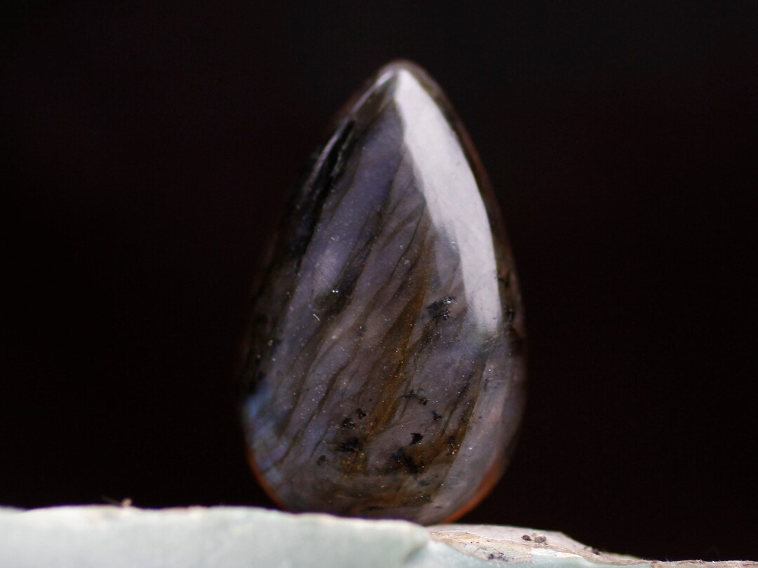Pierre Brute Labradorite Naturelle - 73,75 Carats - Cabochon Coussin - Qualité Exceptionnelle