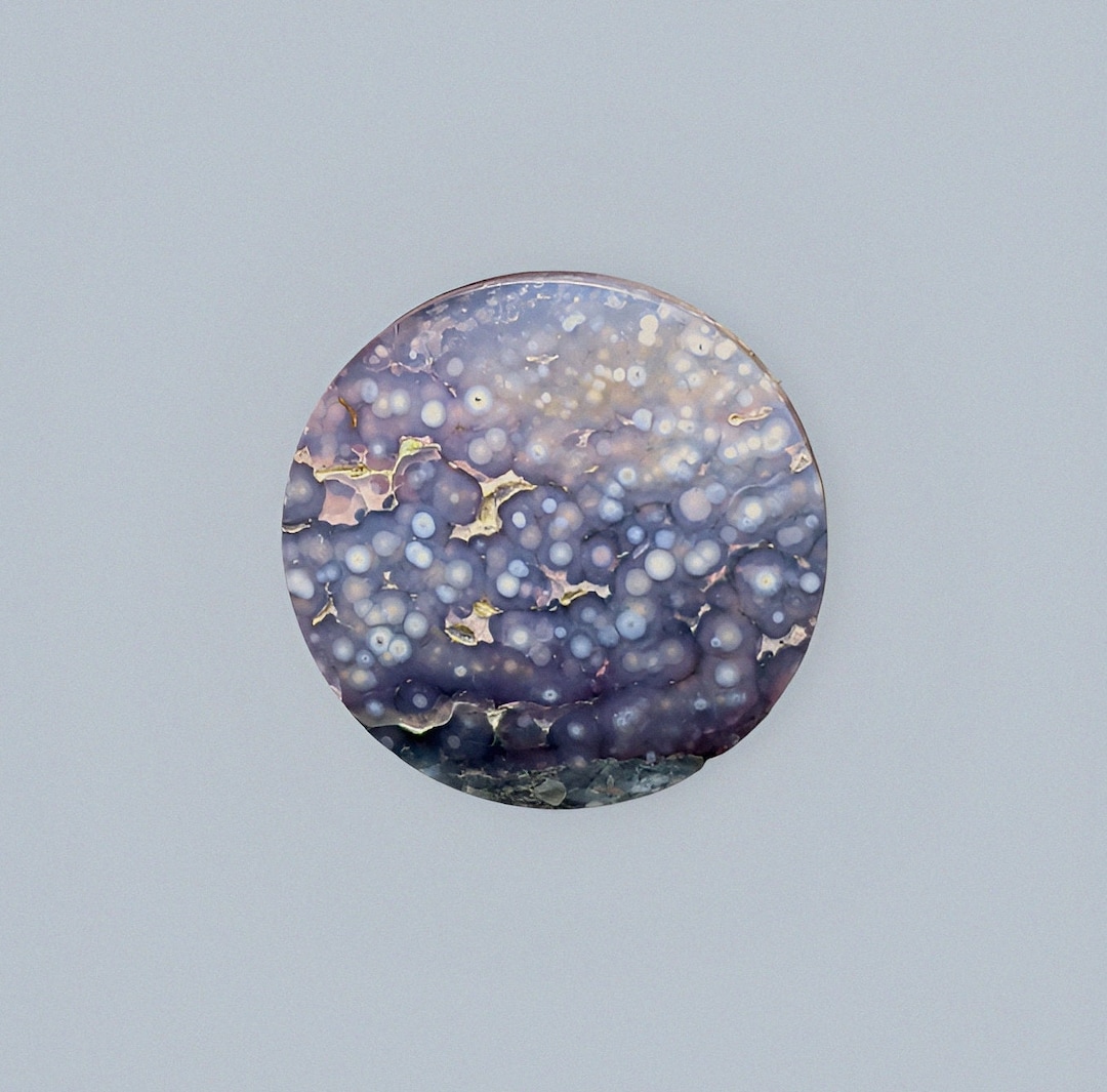 パープルグレープアゲート宝石：研磨された半透明のクリスタル