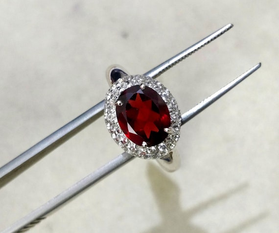 Valentine's Day Gift 3 ct Red Garnet Ring Sterling Silver jewelry Trends & Gemstone 10 x 8 mm Oval Natural Garnet January Birthstone