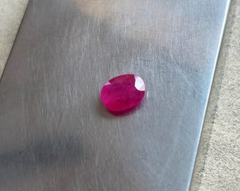 Piedra preciosa ovalada de rubí rojo de Mozambique - Rubí natural facetado ovalado - Anillo astrológico con rubí como piedra natal de julio