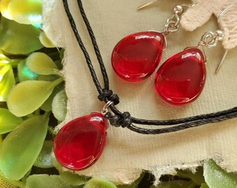 Red Stout drop necklace/woodland choker/fairy necklace/cottage core jewelry/fairy jewelry/horror jewelry/bloody choker/