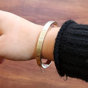 Vintage Engraved Silver Hinged Bangle Bracelet With Pressure Clasp