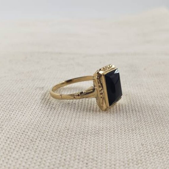 Ladies Onyx Ring Vintage Gem