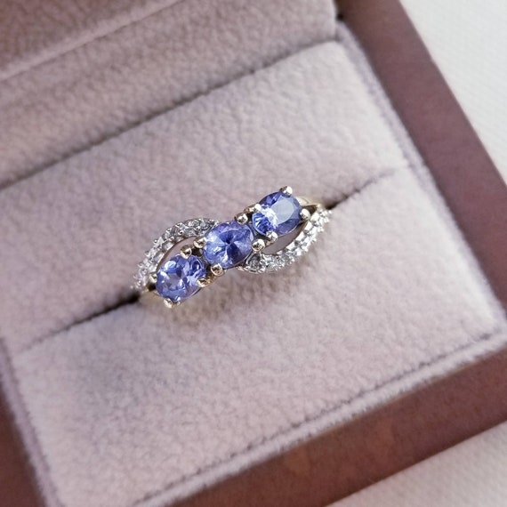 Vintage Oval Tanzanite and Diamond Ring in 10K - image 1