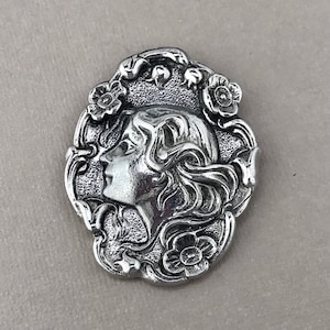 Vintage Wild Flower Cameo in Sterling Silver
