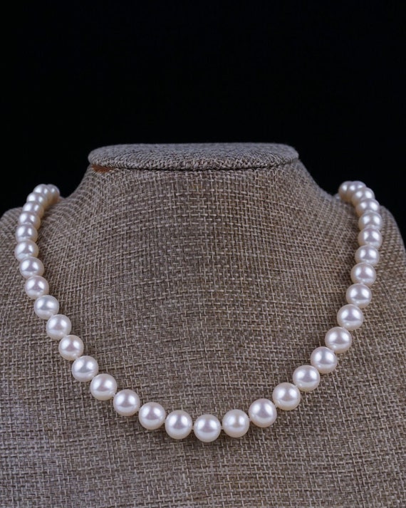 Vintage Off-White Pearl Necklace