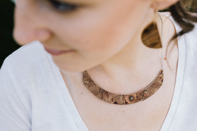 Elm magnifying glass adornment