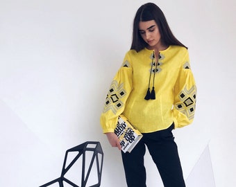 Gelb und Grau besticktes Hemd für Frau Bestickte Bluse Vyshyvanka Rhombus Embroidery / ukrainische Bluse bestickt
