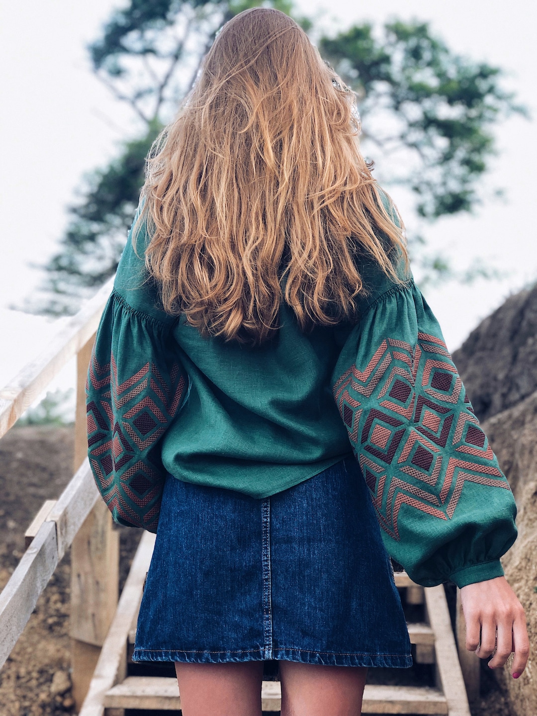 刺繍入りボヘミアンブラウス グリーンのレディース刺繍ブラウス / ボヘミアンスタイルのエスニック