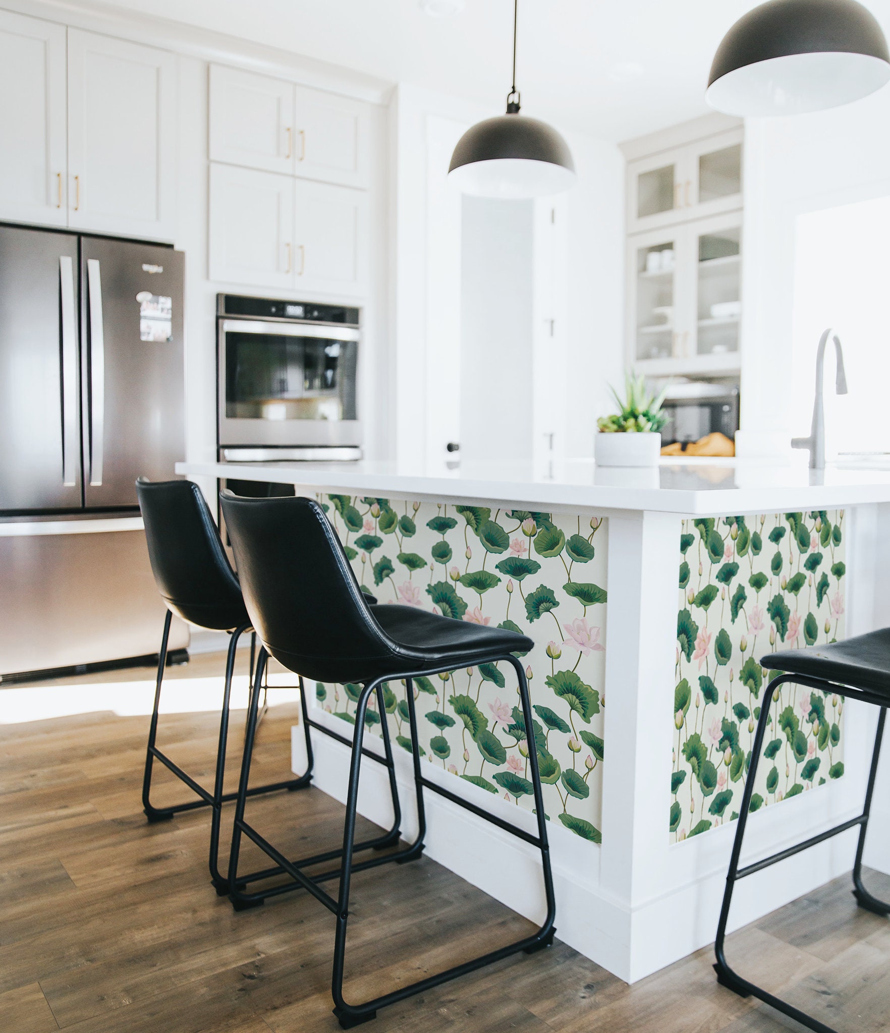 Aggregate 66+ kitchen island wallpaper best in.cdgdbentre