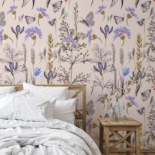 Papel pintado de flores rurales en color beige, flores moradas, papel pintado floral, arte mural natural, papel pintado de acuarela, mariposa n.° 718
