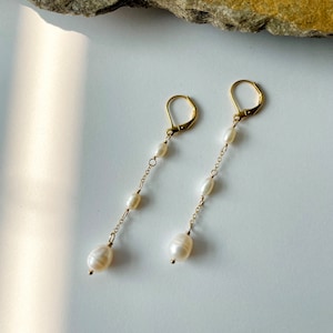 Freshwater pearl drop earrings, Bridesmaids earrings, 14k Gold Filled earrings, Wedding earrings, Bridal earrings, Minimalist earrings.