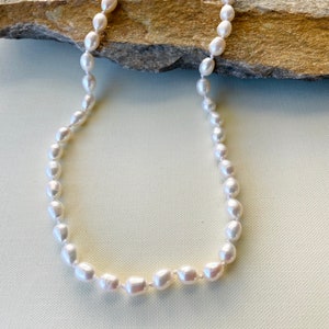 Freshwater Pearl necklace, Knotted Pearl Necklace, White Pearl, Wedding necklace, Bridal Jewelry, choker necklace, Classic Pearl necklace.