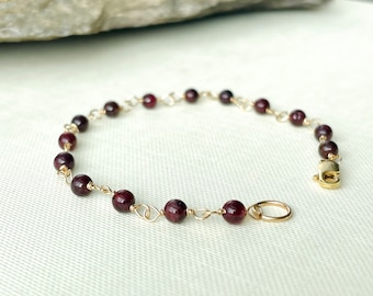 Pulsera de granate con cuentas: alambre chapado en oro de 14 k, estilo minimalista