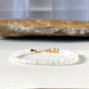 Moonstone beaded bracelet, Rainbow Moonstone bracelet, Minimalist bracelet, Gift for her, Gift for him, Moonstone jewelry.