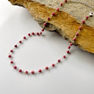 Rhodonit Halskette, rosa Rhodonit, Boho Halskette, Geburtstagsgeschenk, Zierliche Halskette, Sterling Silber Halskette, Choker Halskette.