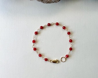 Pulsera de cuentas de cornalina: chapada en oro de 14 k, joyería minimalista roja