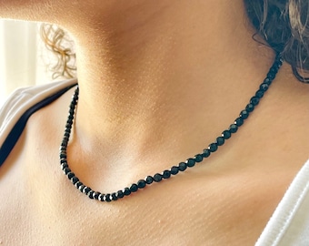 Gargantilla delicada con cuentas de ónix facetado: collar de piedras preciosas negras hecho a mano