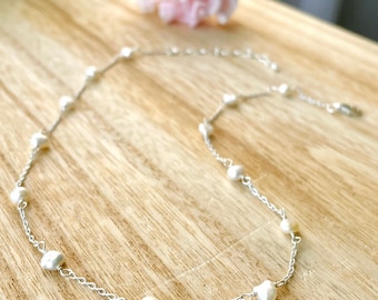 Delicado collar de perlas de agua dulce: cadena de cuentas de plata esterlina