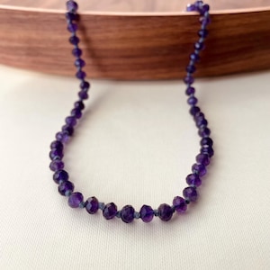 Collar anudado de amatista, collar de amatista, collar de cuentas, collar morado, gargantilla, regalo de cumpleaños.