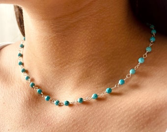 Delicado collar de cuentas turquesas: gargantilla de plata de ley