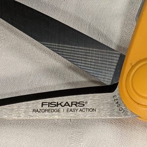Fiskars Razoredge Easy Action Scissors, Preowned