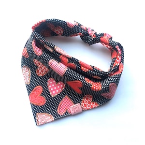 Bandana pour la Saint-Valentin pour chien / Écharpe pour animaux de compagnie Cœurs et paillettes / Amour