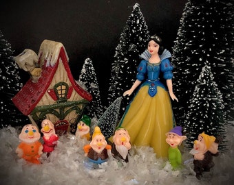 Snow White and the Seven Dwarfs Vintage Christmas Disney Plastic Figurines dwarves