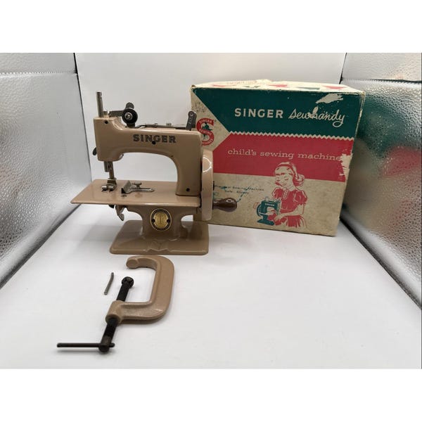 Singer Model 20 Sewhandy Toy Sewing Machine Original Box Accessories Rare