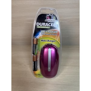 DURACELL Battery Charger 2 Rechargeable - Pink & 2 AA NiMH Batteries Brand New image 1