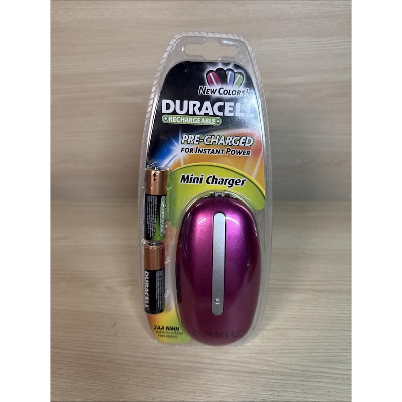 DURACELL Battery Charger 2 Rechargeable - Pink & 2 AA NiMH Batteries Brand New image 1