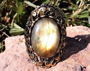 Bague dorée style vintage en pierre naturelle ovale Labradorite