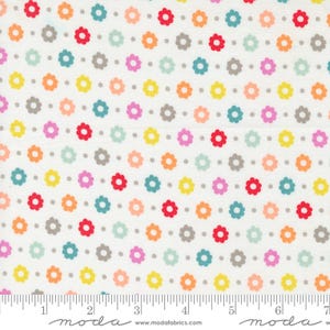 Laguna Sunrise Meterarbeit Blütenblatt Floral Dots Off White von Sherri & Chelsi, Verkauft in 1/2 Yard Schritten, Moda Fabrics, 37683 11
