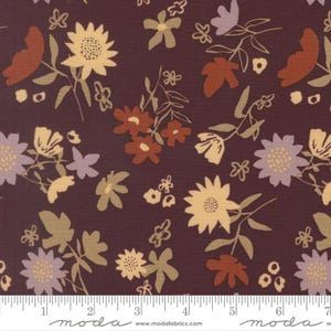 Stoffreste „Playful Petals Florals Merlot“ von Fancy That Design House, erhältlich in 0,5-Yard-Schritten, Moda Fabrics 45655 25
