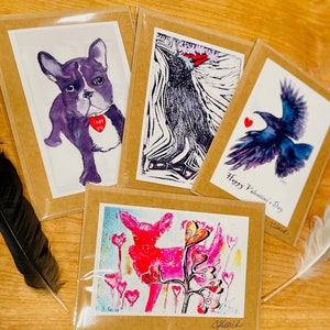 Fliegende Krähe mit Herz oder Französische Bulldogge Grußkarte, auch rosa Rehkitz, Geburtstagskrähe, hergestellt aus einzigartigen Originalkunstwerken