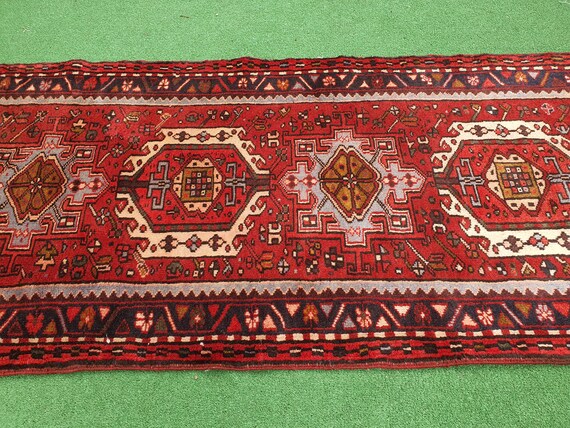 ヴィンテージ　トルコ製ランナーラグ ヴィンテージトルコ製廊下用ランナーラグ：11'6インチ x 2'5インチの赤