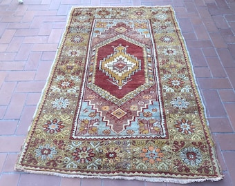 Antique Yoruk Rug: Handmade Wool Bergama Tribal Rug (185x115 cm)