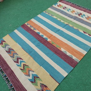 Vintage Turkish Kilim Rug: 5x3 ft, Boho Woven Wool Rug