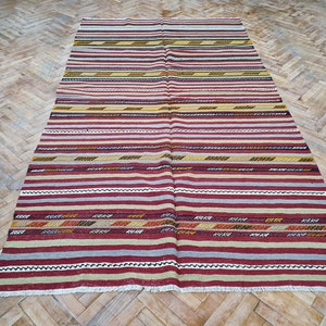 Handmade Turkish Kilim Rug: Vintage Wool, Tribal Bohemian Decor (8&#39;9&quot;x&#39;5&#39;)