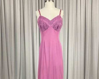 1960s Vintage Purple Lace Vanity Fair Slip/Lingerie