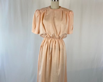 Vintage 1990s Light Peach Ladies Spring Summer Dress with Shoulder Pads