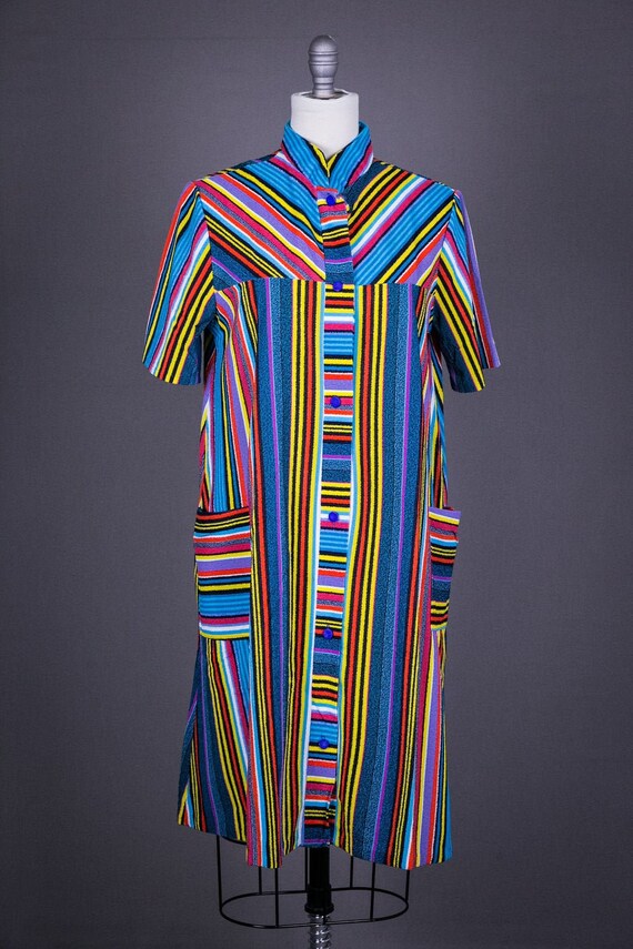 1970s Vintage Ladies Striped Housecoat Robe