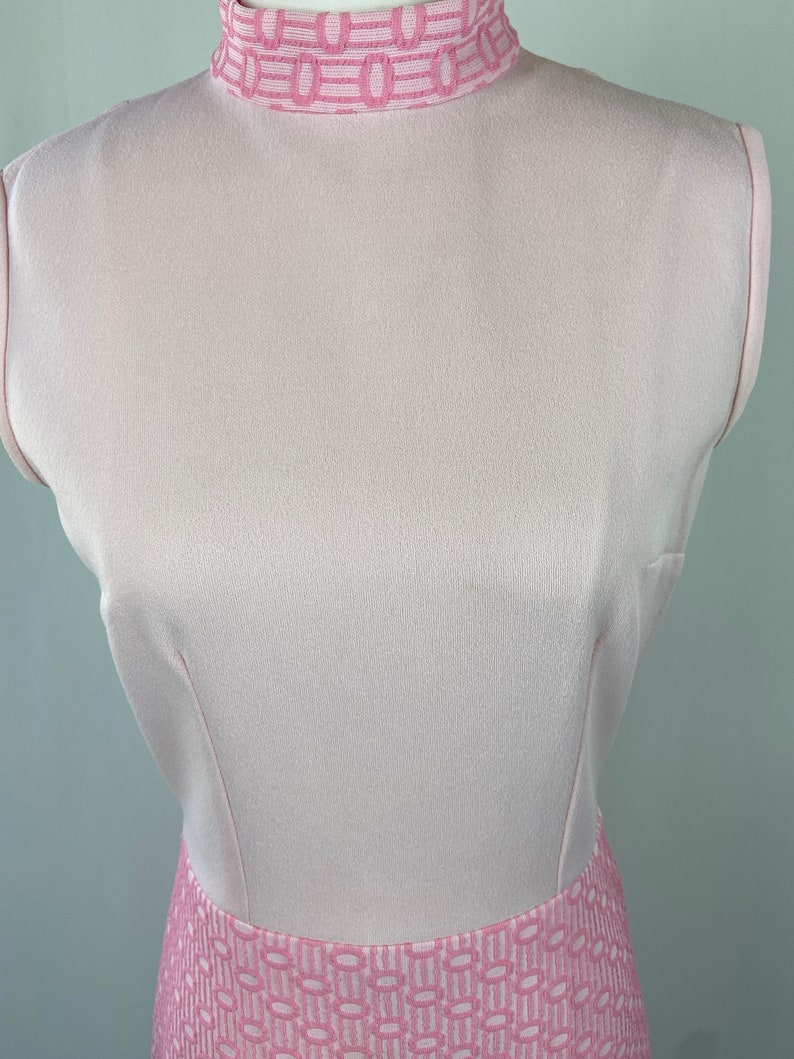 Vintage 1960s 1970s Pastel Pink A Line Sleeveless Dress Size Large 39 Bust Below Knee Length image 3