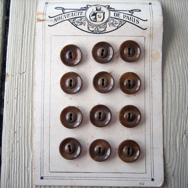 One Antique Card of 12 Buttons Nouveaute De Paris  ( A-6625/1/C Box 1)