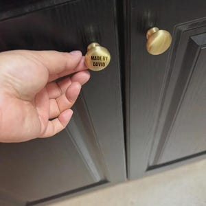 Perillas de latón cepillado para gabinetes, perillas de armario, tiradores de cajones, perillas de armario con grabado personalizado, perillas de repuesto para cocina y hogar, manijas para puertas de armario.
