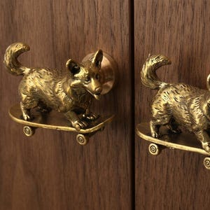 Skateboard Corgi massief messing ladeknop, puppy kastknop, vervangende handgreep meubel, op maat gegraveerde hond garderobekast pull