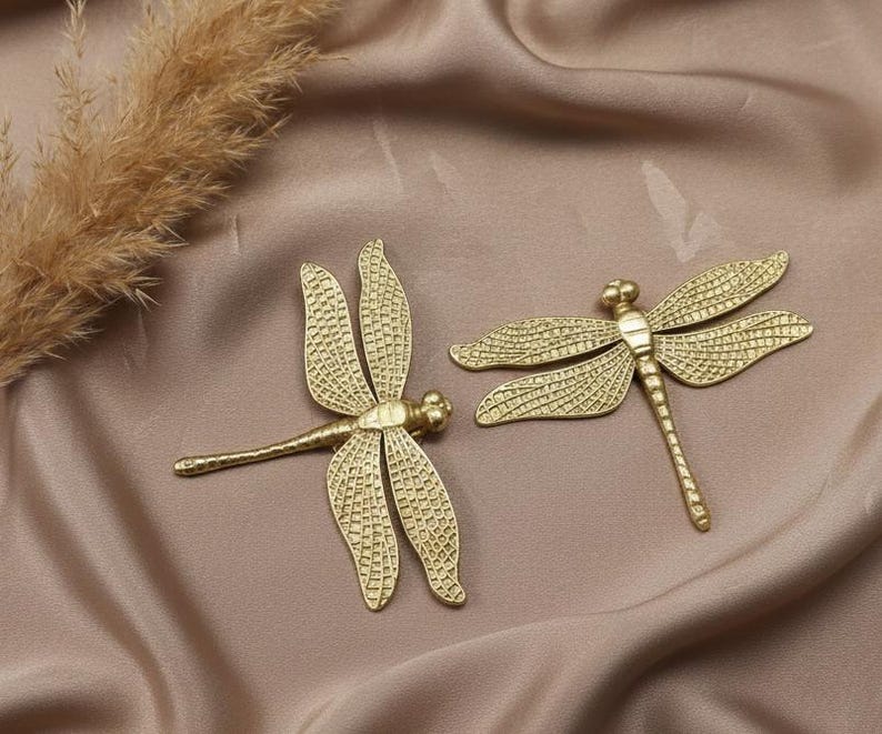 Perillas de latón macizo con forma de libélula, perillas de gabinete únicas, tiradores para mejorar muebles con grabados personalizados, manijas de reemplazo para armarios, tiradores de tocador dorados imagen 3