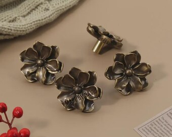 花柄アンティーク真鍮ノブ、キャビネット用ソリッドノブ、家具改良ノブ、カスタム彫刻入り家具交換用ハンドル、カメリアドレッサー用取っ手